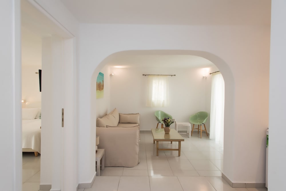 Family Room, Garden View (Deluxe) photo 1