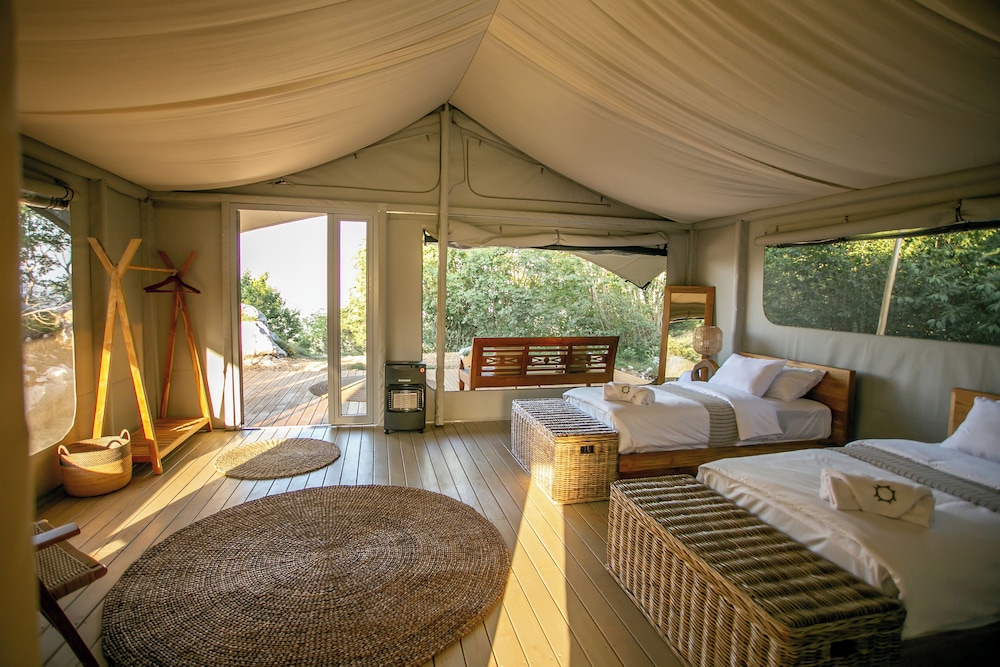 Deluxe Double or Twin Room, Lanai, Lake View