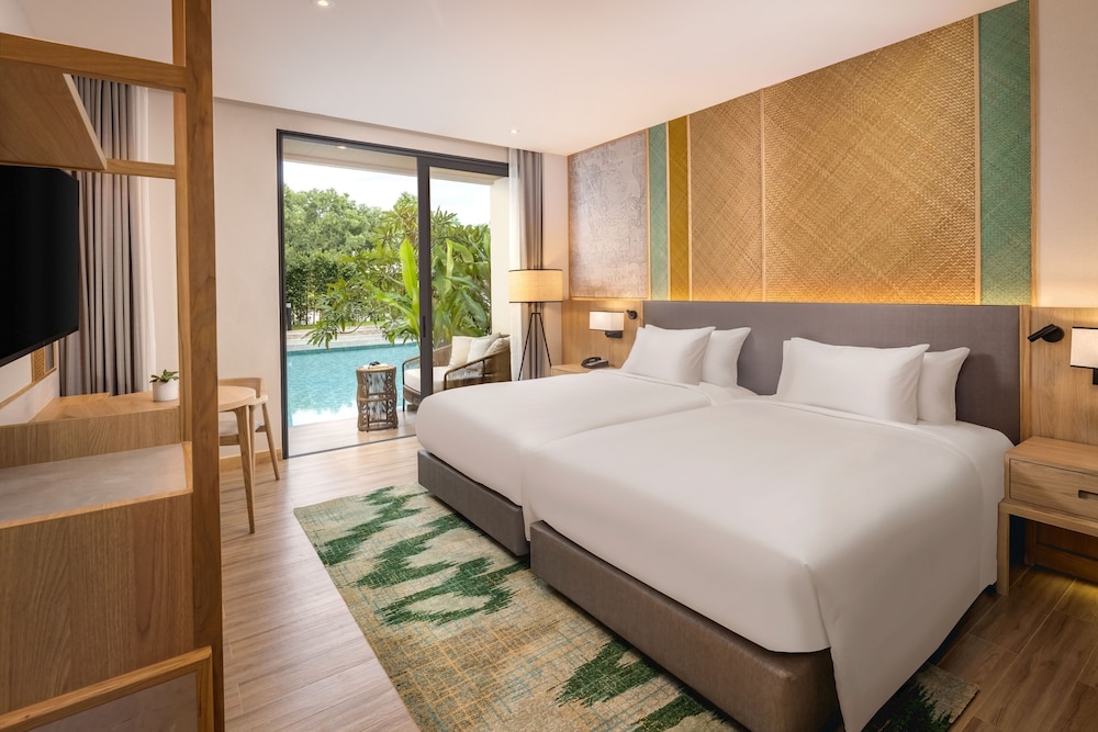 Superior Twin Room, Pool Access - Photo 1