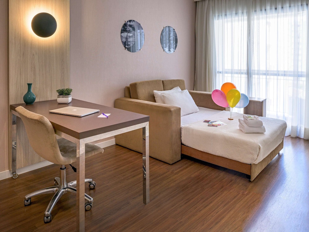 Superior Suite, 1 Queen Bed with Sofa bed - Photo 7