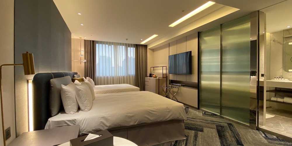 Executive Room(Two Queen Beds)(11F-15F) - Photo 1