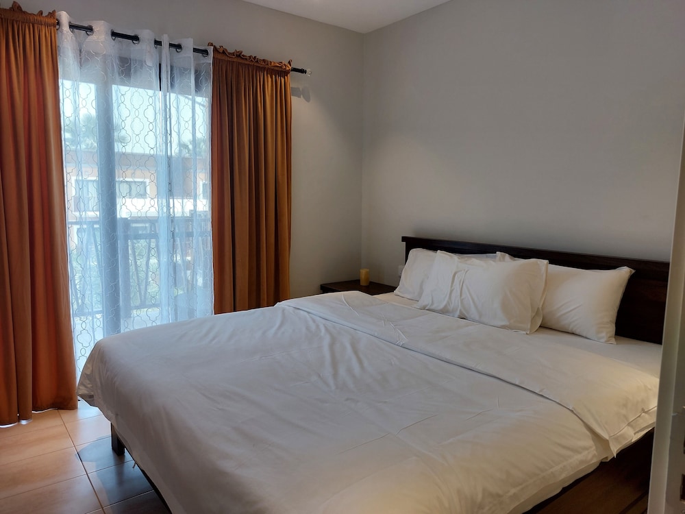 Comfort Apartment, Balcony, Pool View (E13-Top Floor)