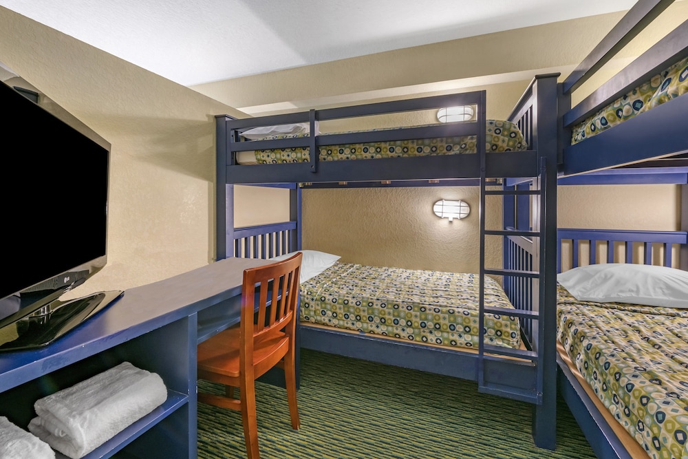 Suite, Multiple Beds, Pool View (Kid)
