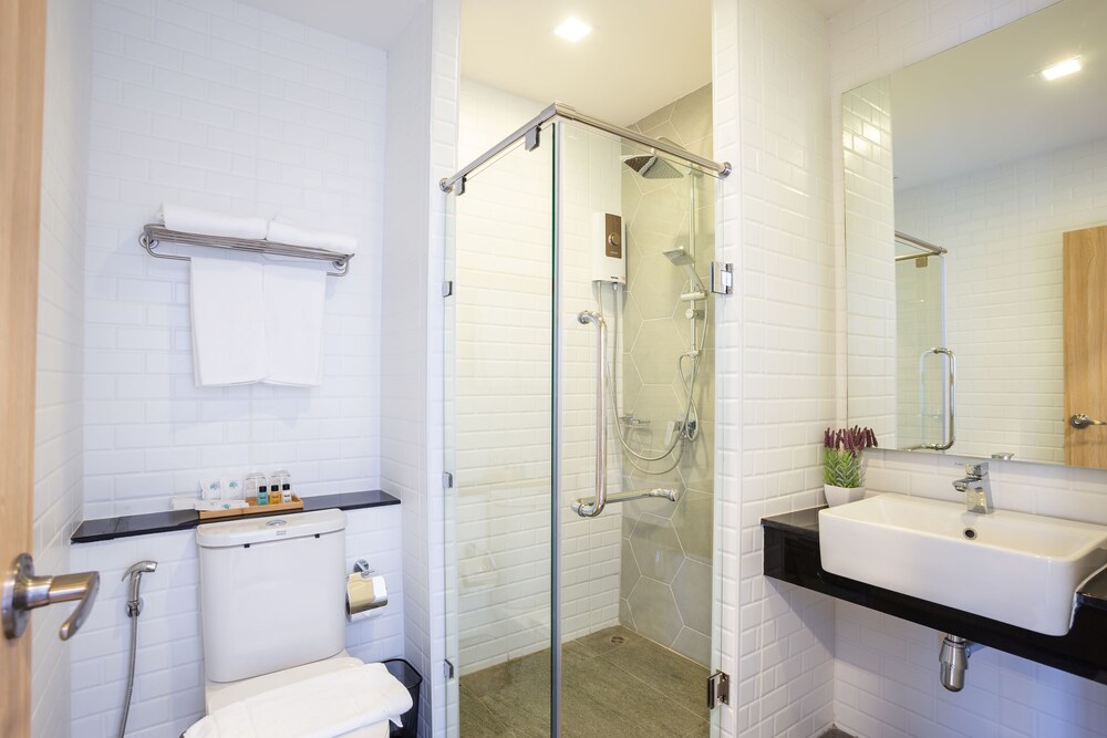 Deluxe King Room - Photo 6