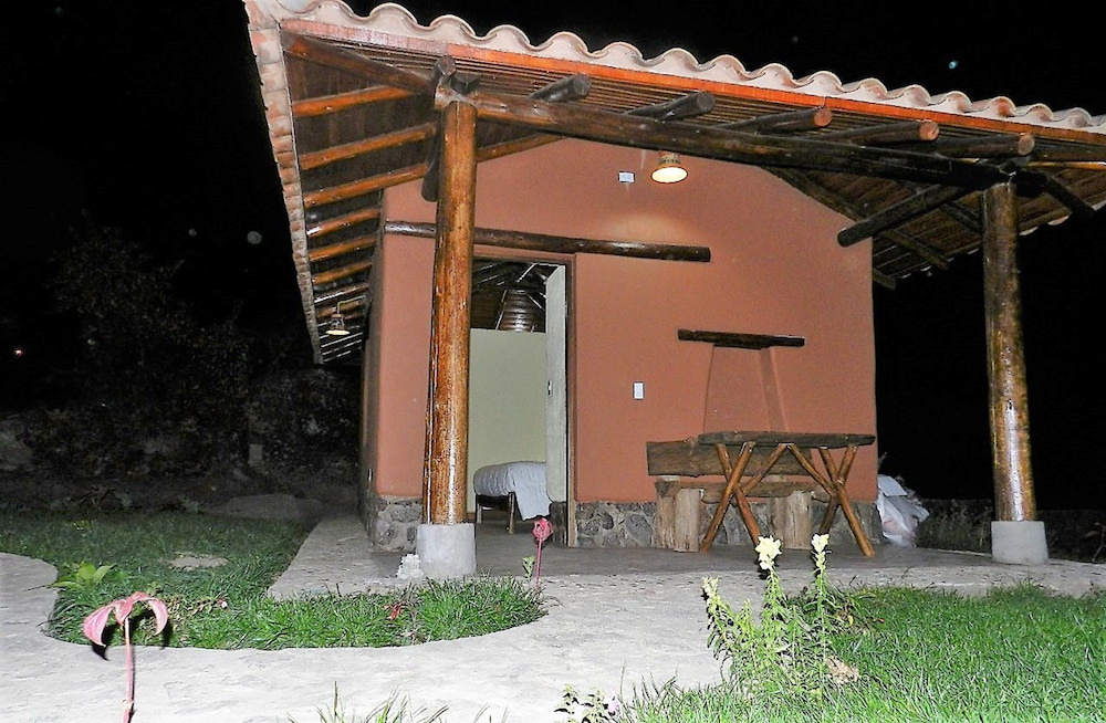 Comfort Bungalow, 1 King Bed, Private Bathroom photo 2