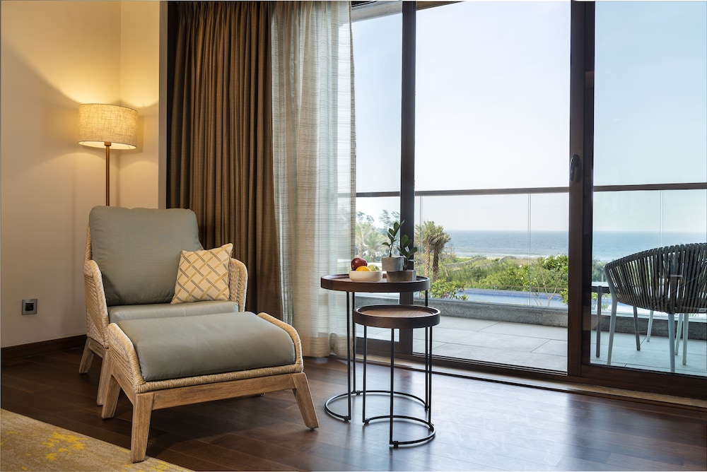 Room, 2 Queen Beds, Sea View