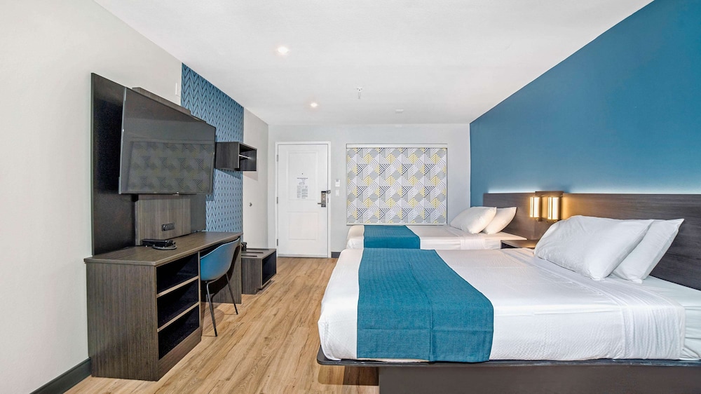 Deluxe Room, 2 Double Beds, Accessible, Non Smoking photo 2