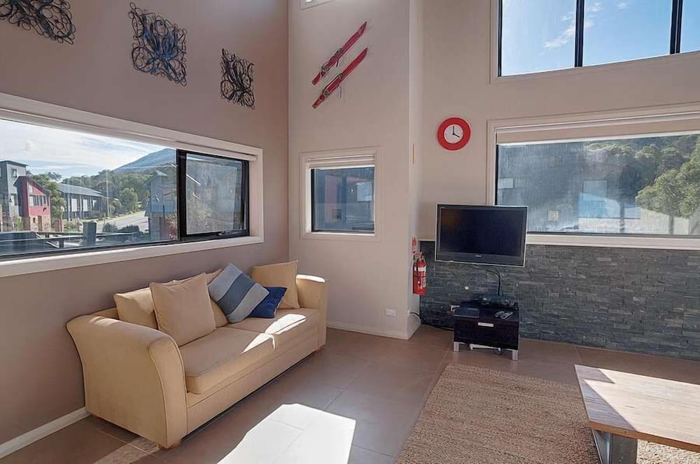 2 Bedroom and a Loft Ski Chalet with Mountain View photo 3