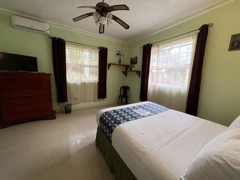 Standard Double Room, 1 Queen Bed, Pool Access, Garden View photo 2