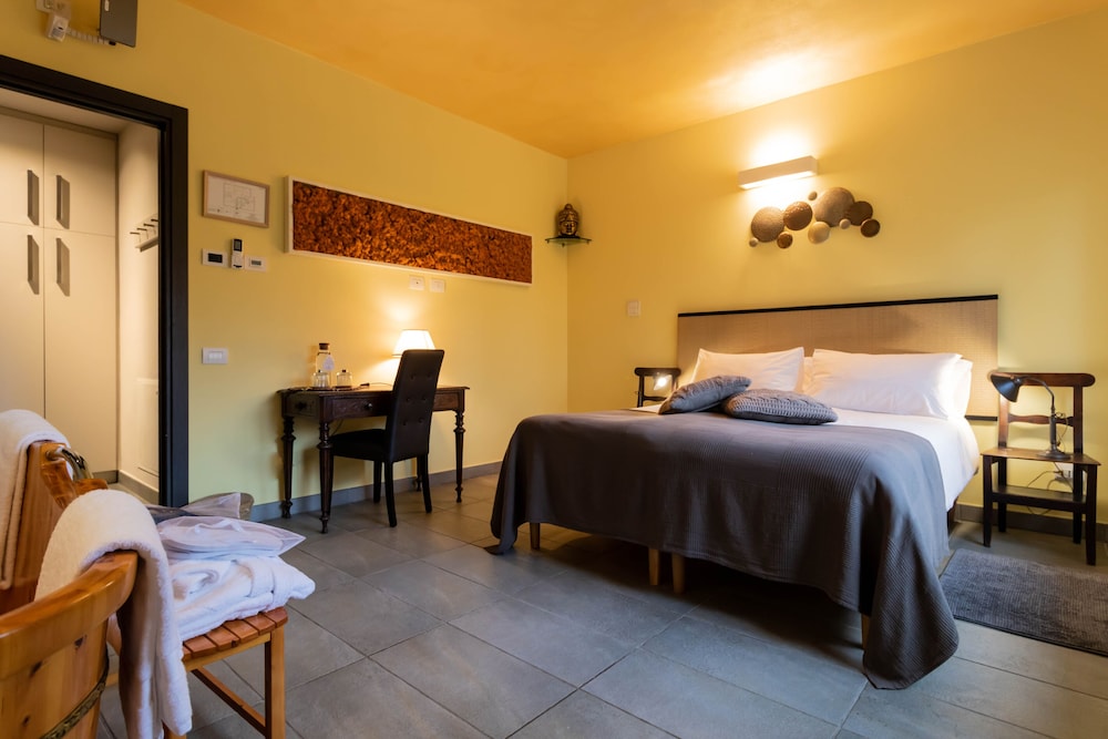 Comfort Double Or Twin Room, Pool View photo 1