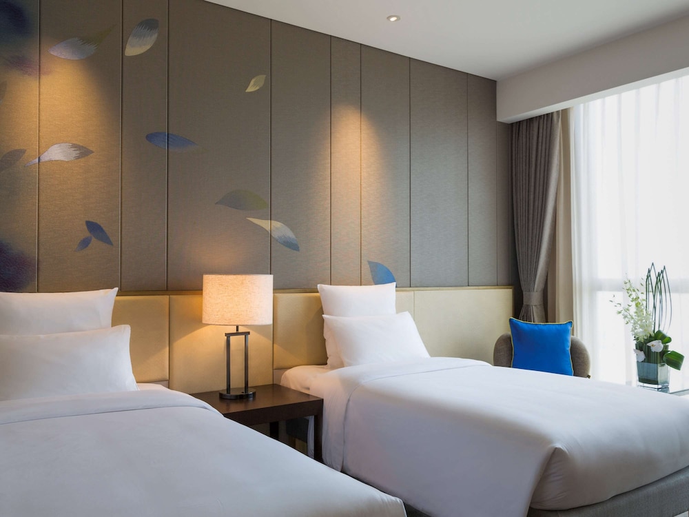 Superior Room, 2 Twin Beds, City View