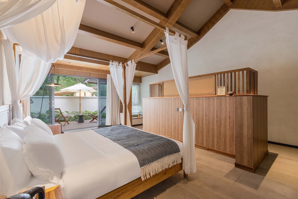Luxury Cabin, Garden View