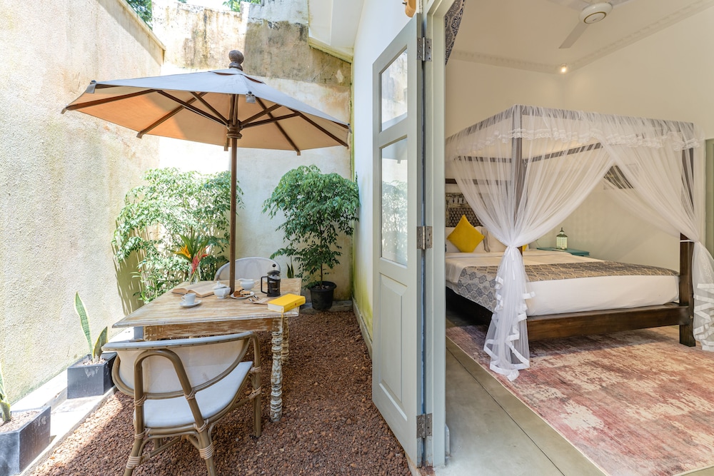 Classic Double Room, 1 King Bed, Patio, Courtyard View