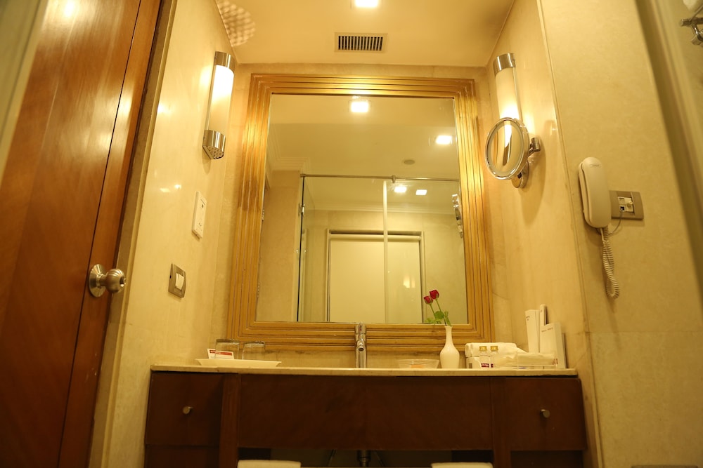 Deluxe Room - Photo 5