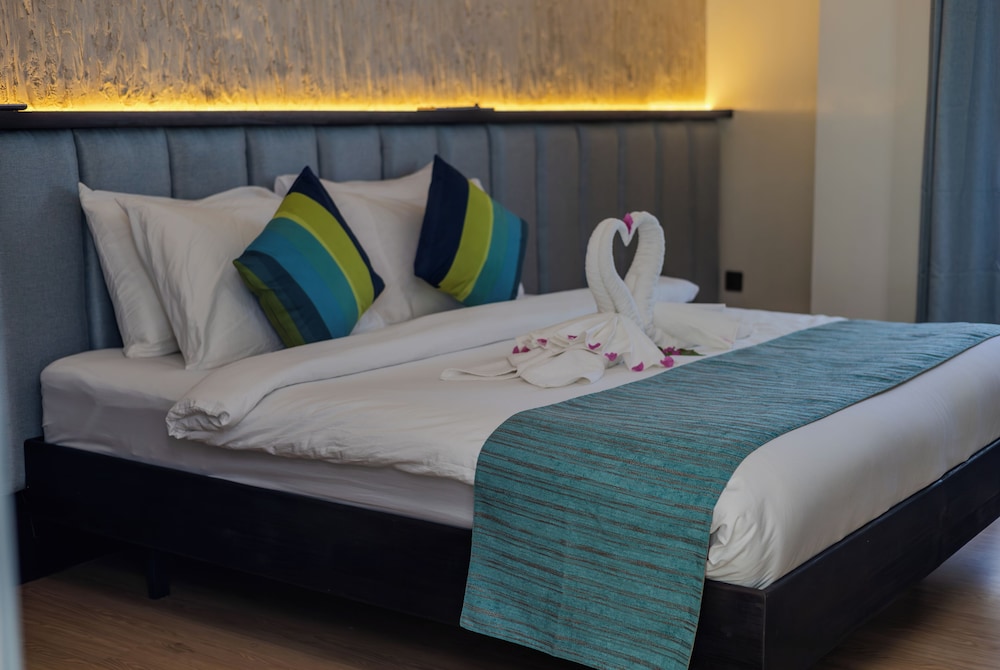 Family Double or Twin Room, Balcony, Pool View