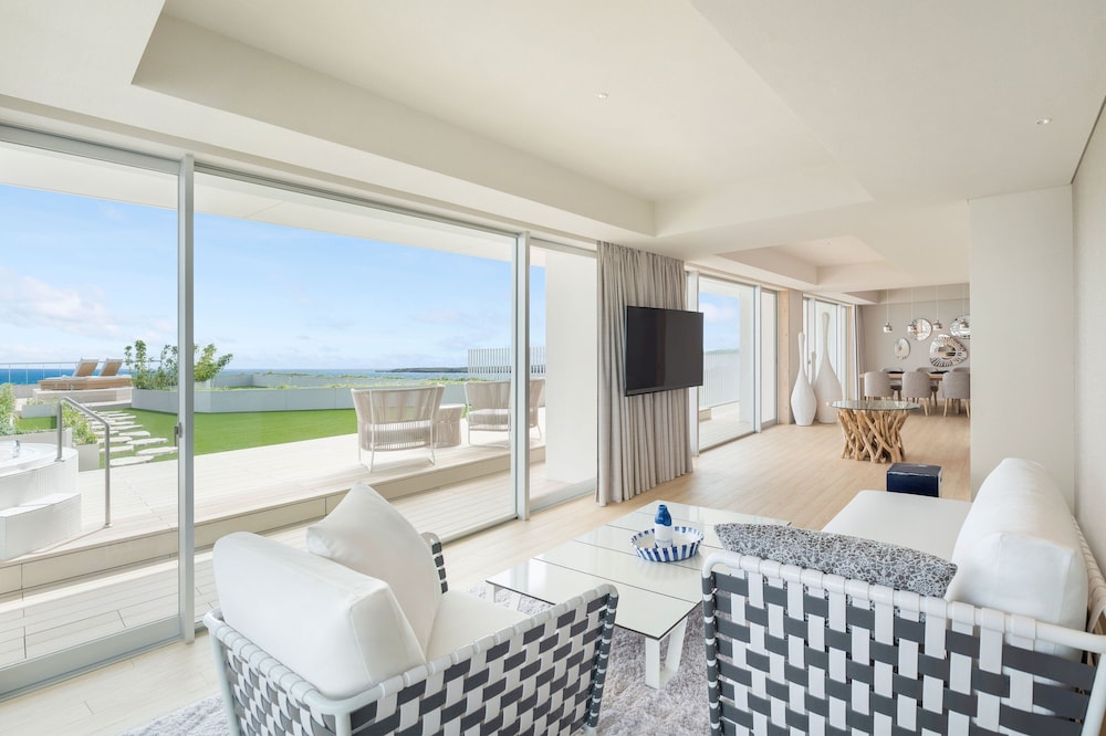 Presidential Suite, 1 King Bed, Oceanfront (Balcony) photo 2