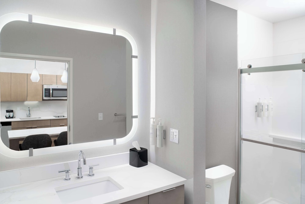 Suite, 1 King Bed, Accessible (Hearing) - Photo 4