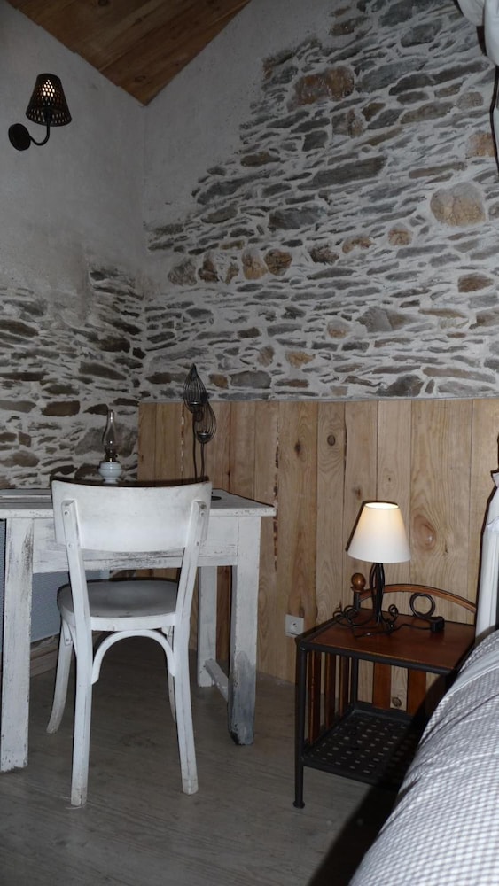 Double Room (Glycine)