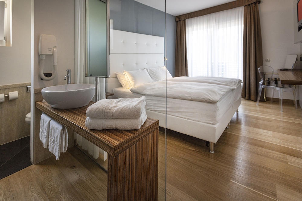 Superior Double Room, Lake View photo 3