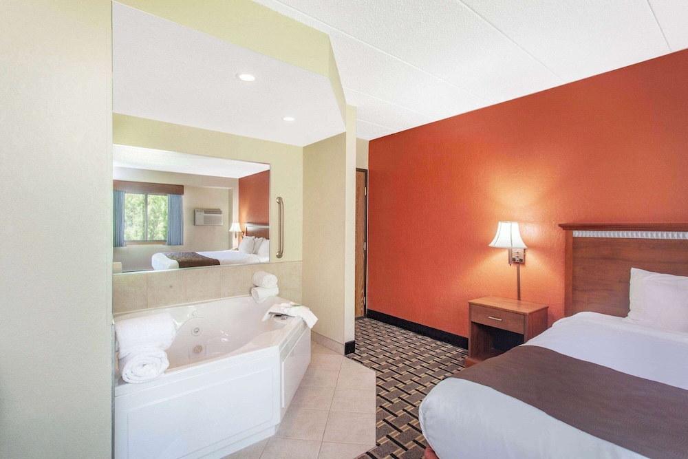 Studio Suite, 1 King Bed, Non Smoking photo 1