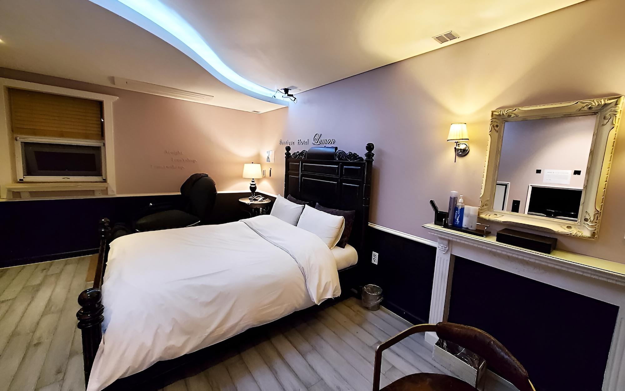 Room (European (65-inch large TV installed ) photo 3