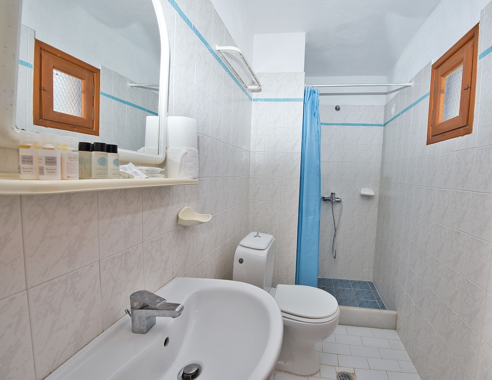 Standard Triple Room - Photo 9