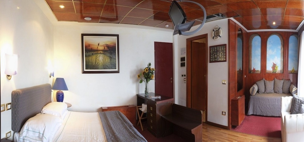 Family Room photo 3