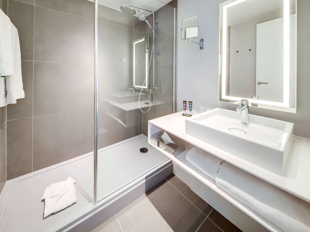 Executive Room, 1 Double Bed with Sofa bed thumbnail 6