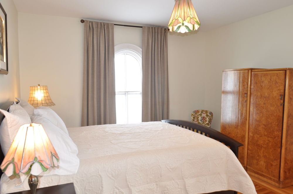 Premier Suite, 1 Queen Bed, Non Smoking, Kitchenette photo 3