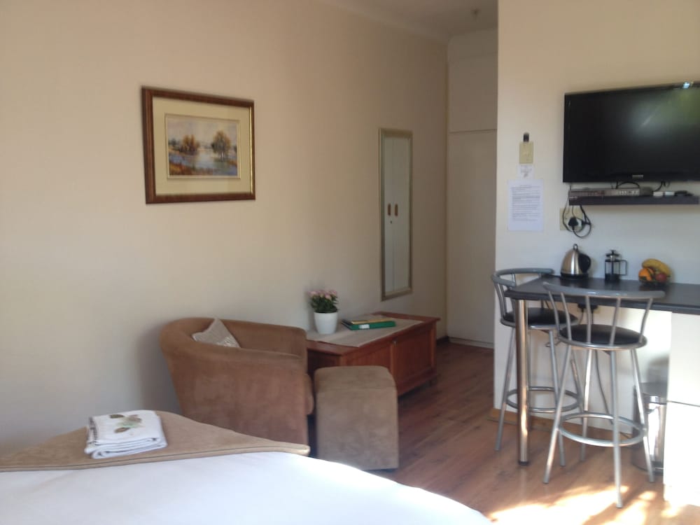 Comfort Double Room, 1 Queen Bed, Refrigerator & Microwave, Garden View