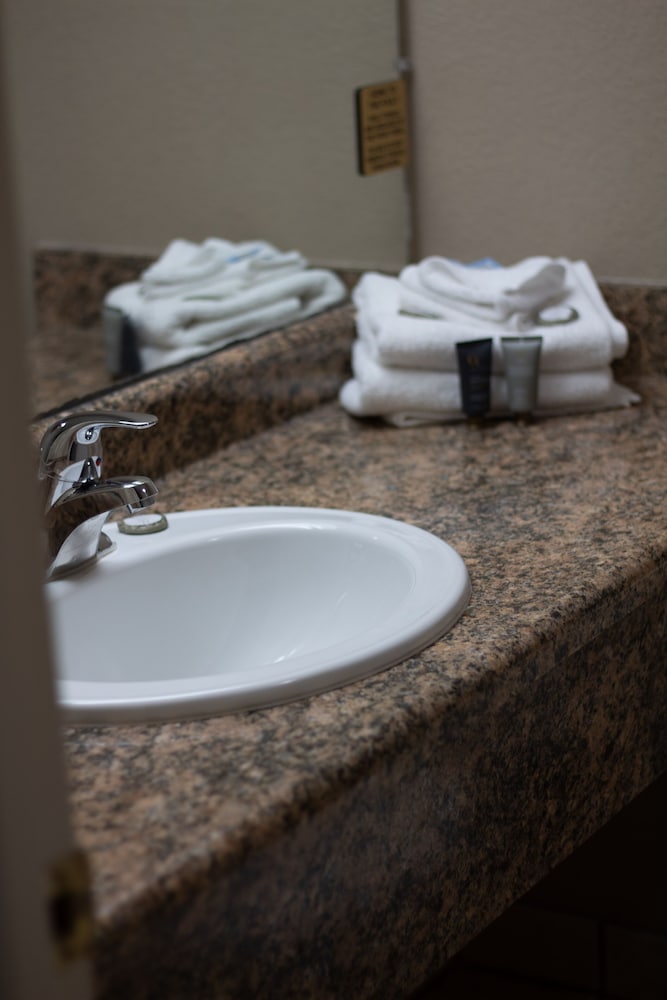 Deluxe Room, 1 Queen Bed, Jetted Tub (Fireplace) photo 2