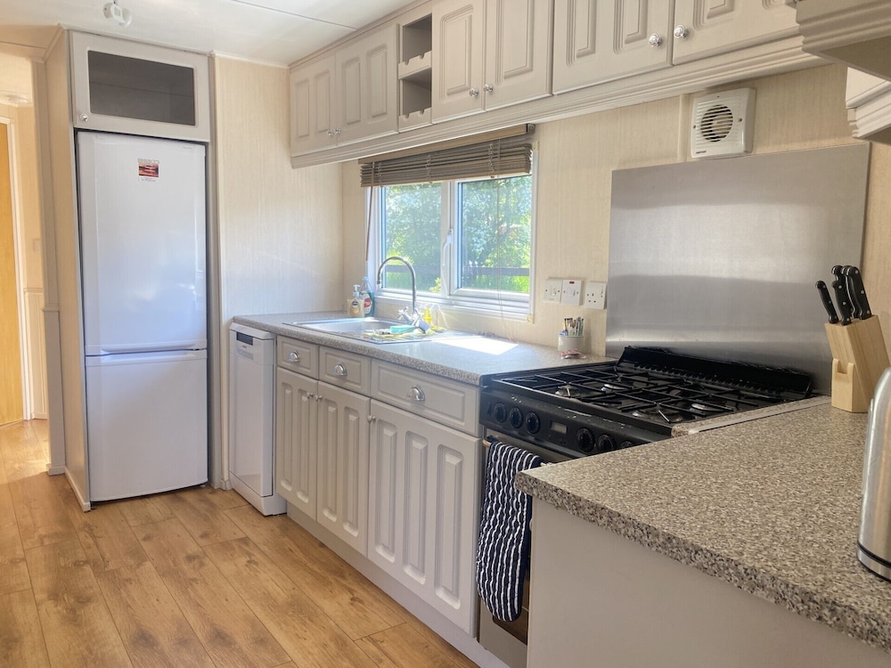 Lochside Chalet 3 Bedrooms Pet Friendly photo 3