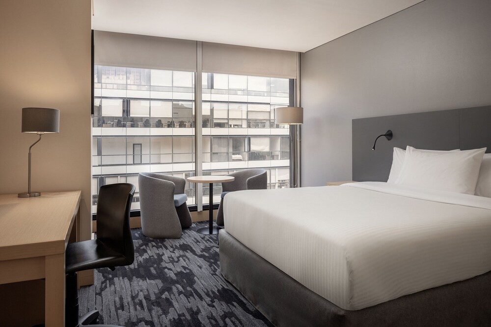 Suite, 1 Bedroom - Photo 7