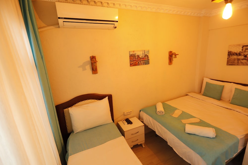 Economy Family Triple Room photo 1