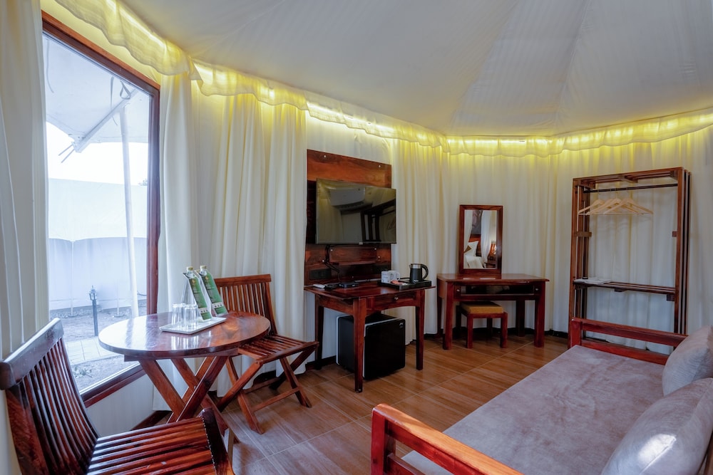 Grand Room, 2 Bedrooms photo 3