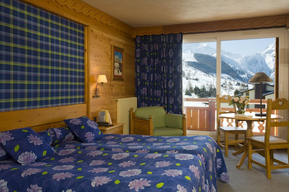 Standard Single Room Balcony East ( slopes view) photo 2