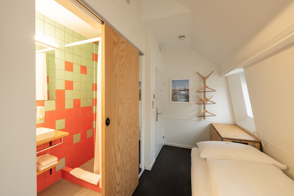 Twin Room - Photo 2