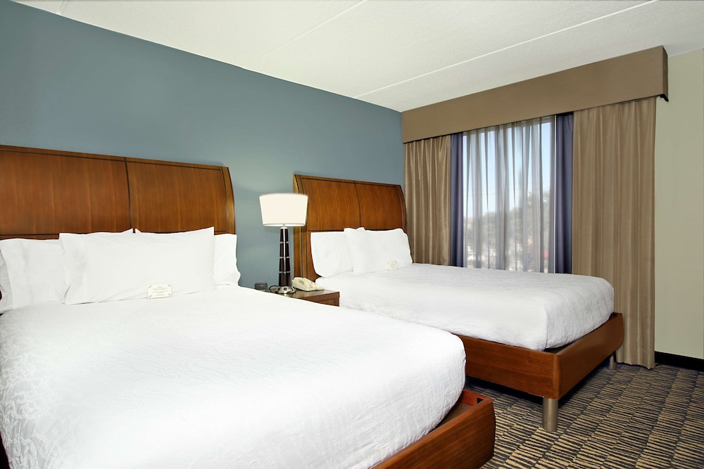 Two Double Beds - Photo 3