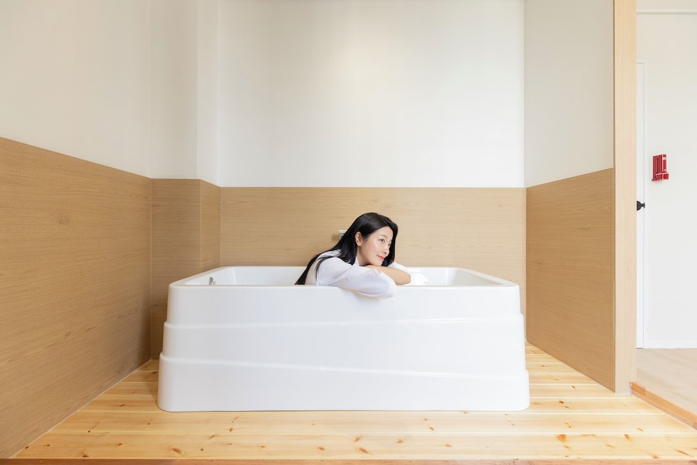 Deluxe Spa Room