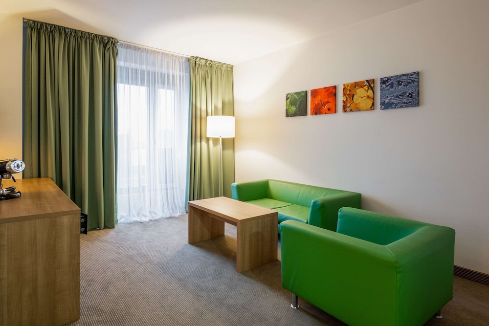 Suite, 1 King Bed, Non Smoking - Photo 5