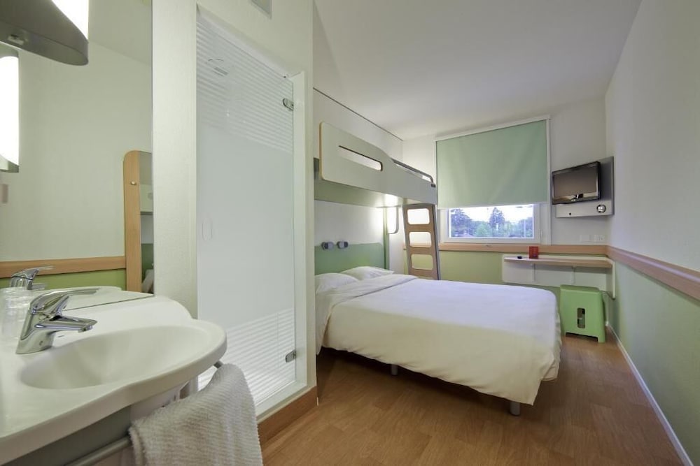 Double Room, Multiple Beds photo 3