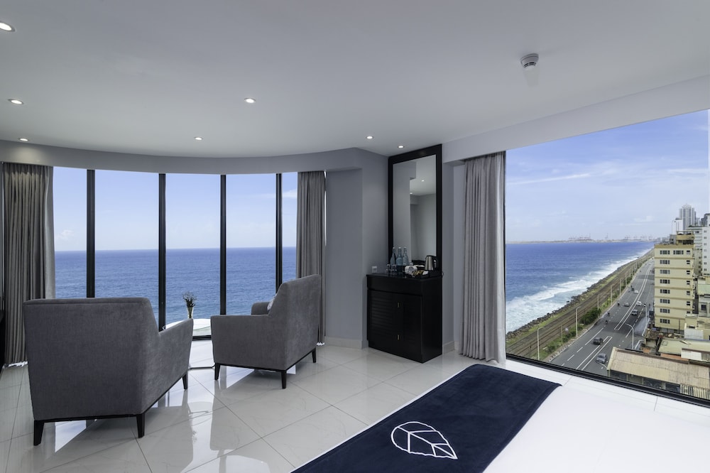 Signature Panoramic Sea Front View - Photo 1