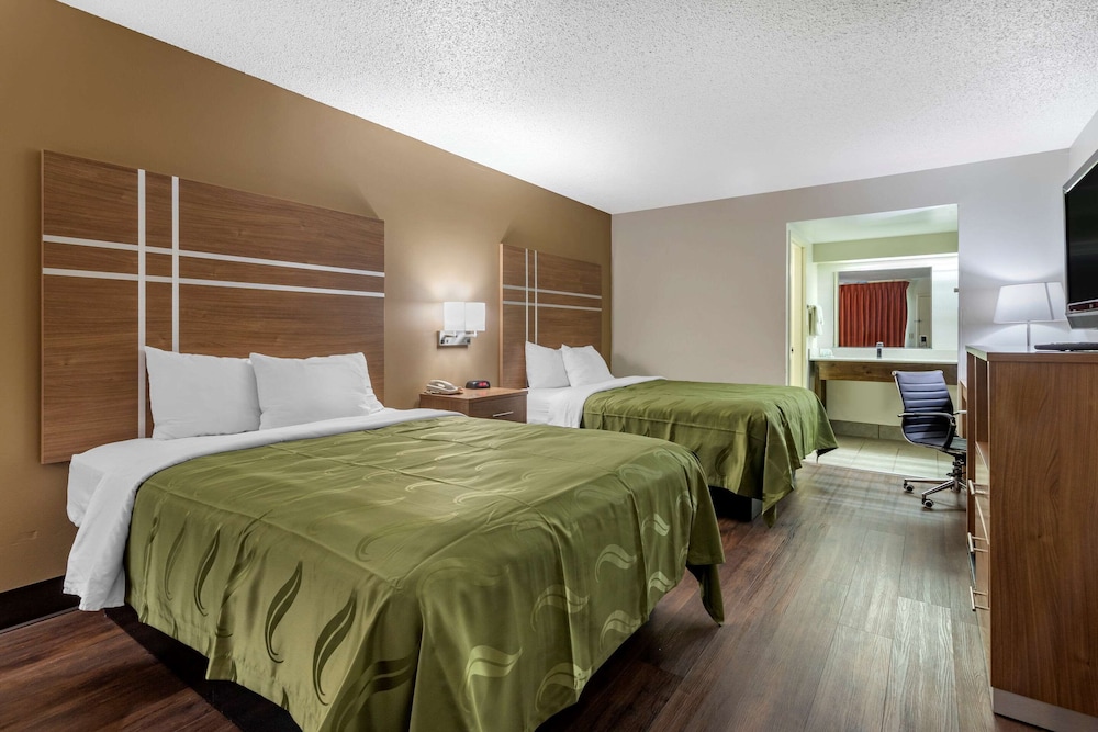 Room, Multiple Beds, Non Smoking - Photo 2