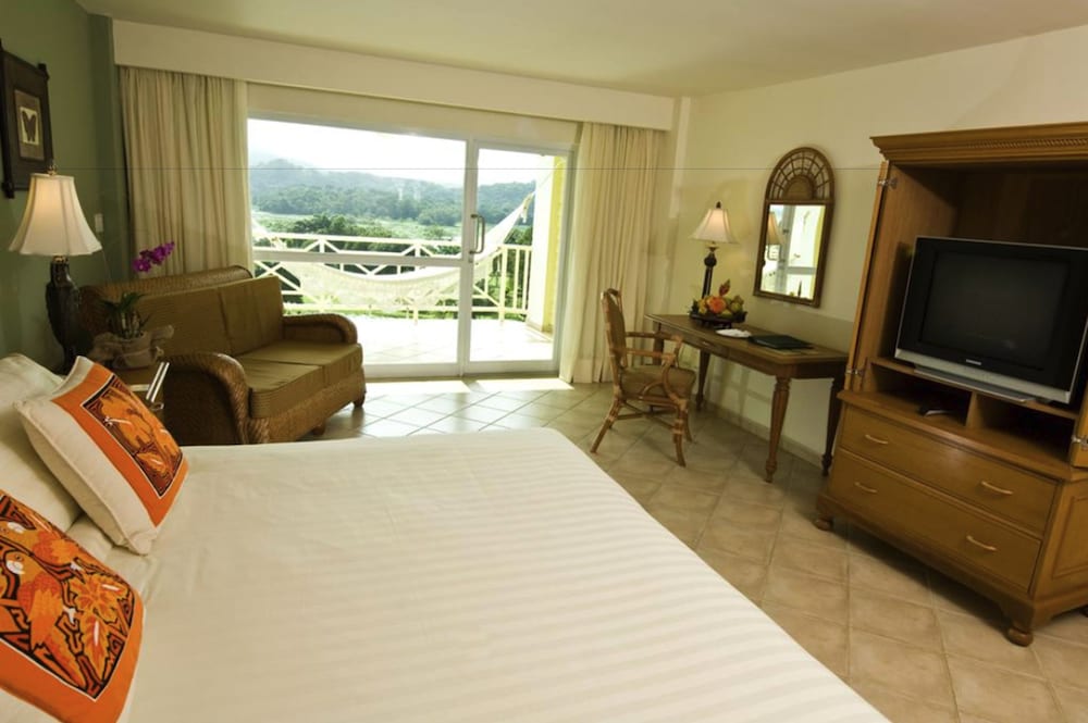 Standard Room, 1 Queen Bed, Garden View - Photo 2