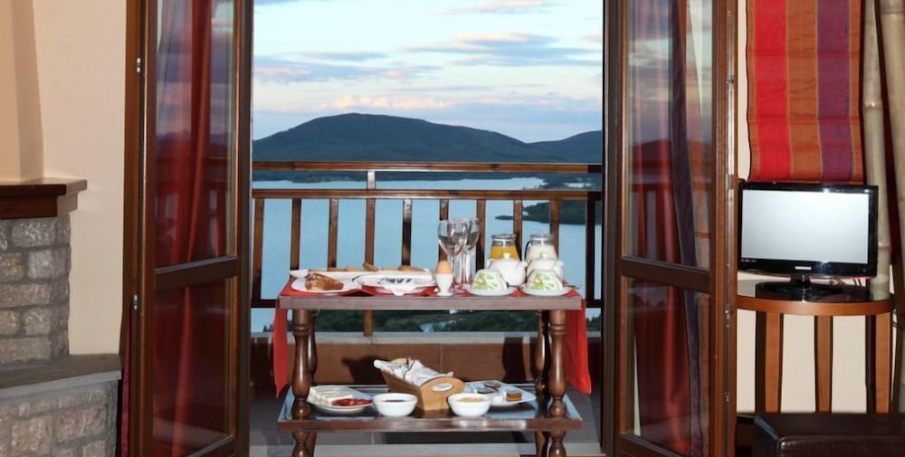 Exclusive Suite, Fireplace, Lake View photo 3