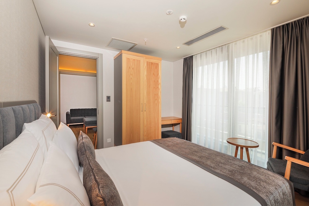 Deluxe Apartment, 2 Bedrooms, Terrace, City View photo 3