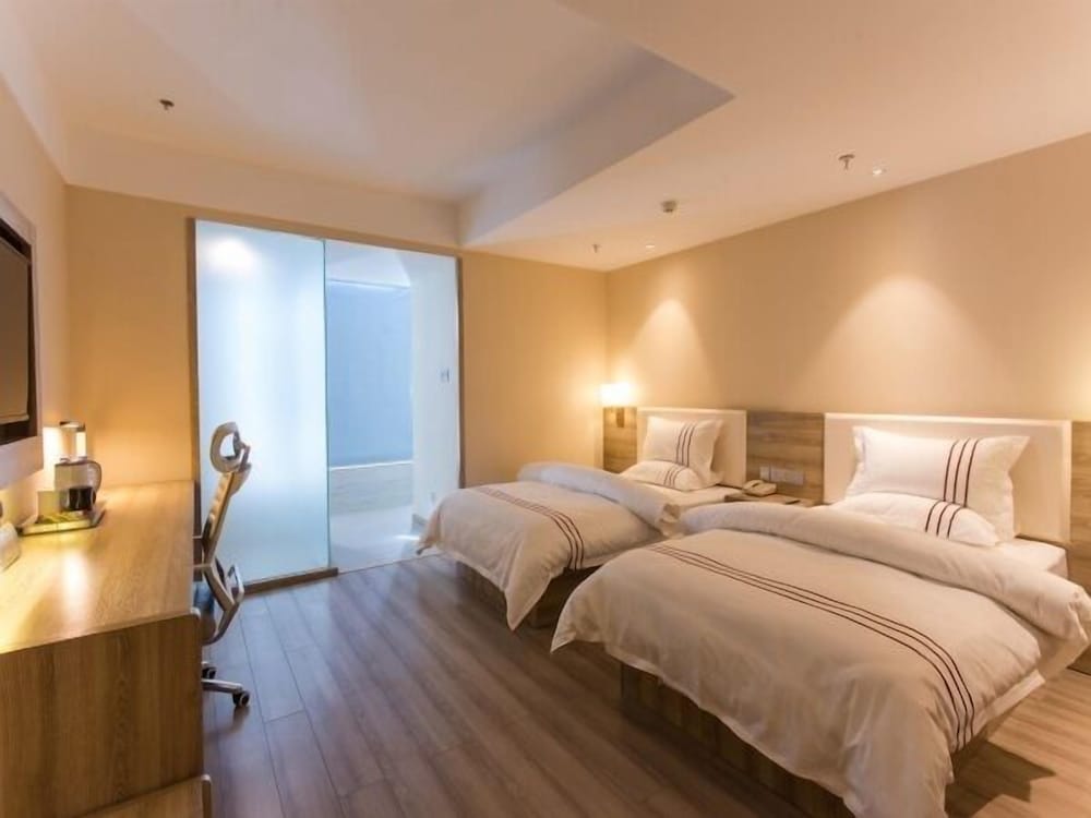 Twin Room (Extreme Sassy) photo 1
