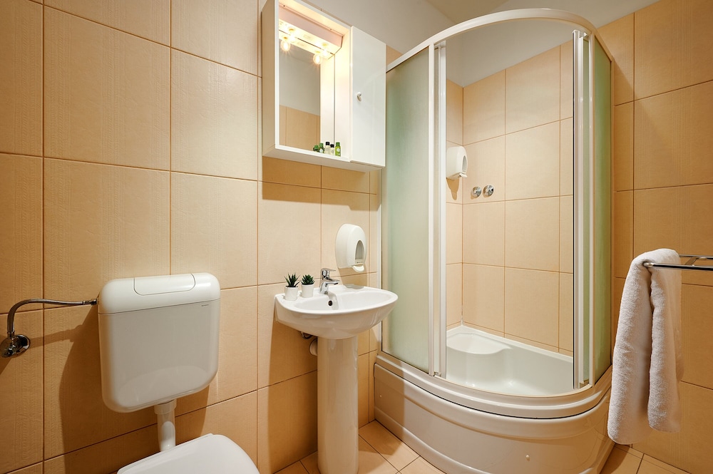Standard Double Room - Photo 5