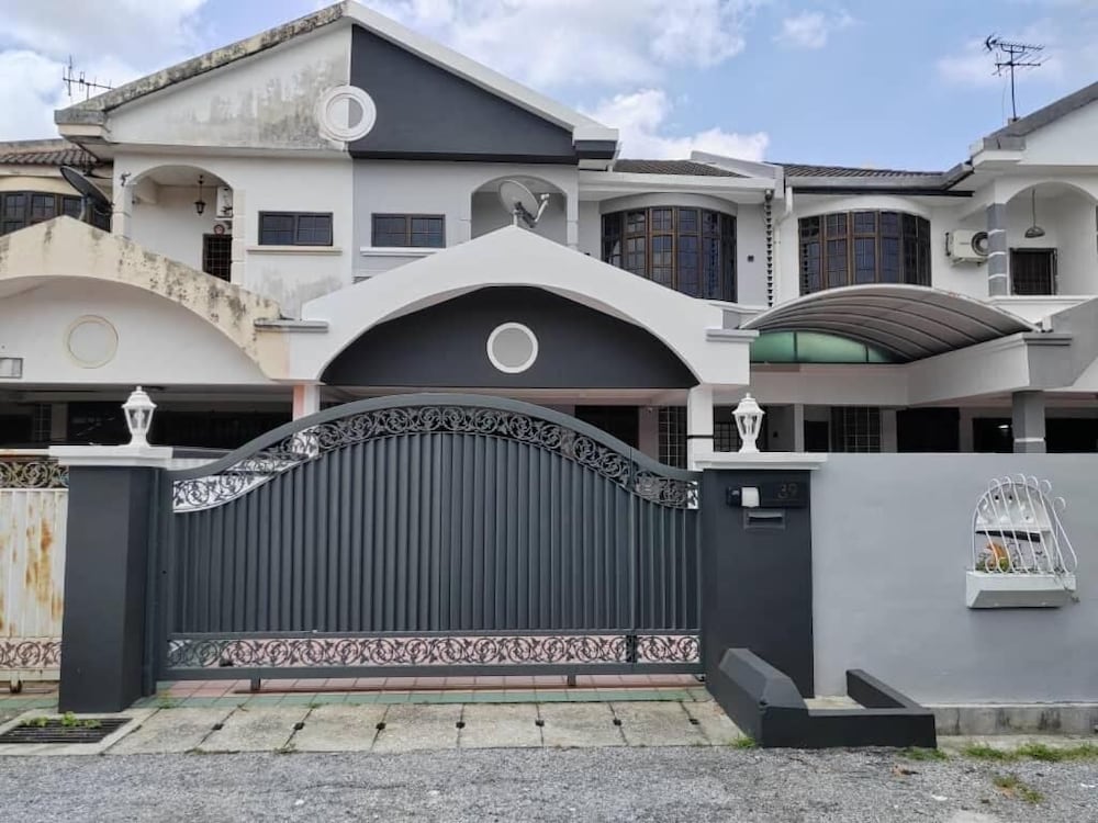 Premier House, 5 Bedrooms