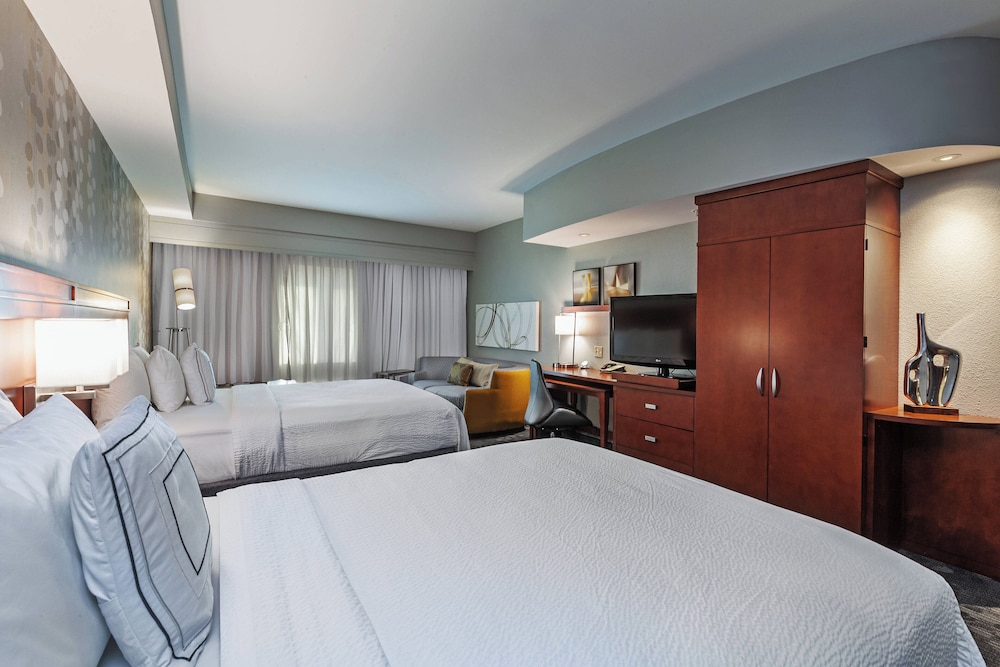 Room, 2 Queen Beds - Photo 3
